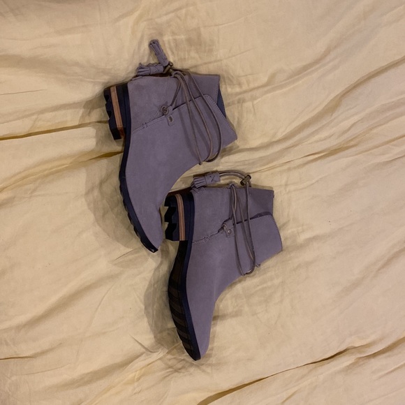 NWOT Sorel Farah Gray Suede Waterproof Booties Size 9 - Picture 2 of 6